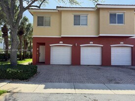 3335 Palomino Dr in Hollywood, FL - Building Photo