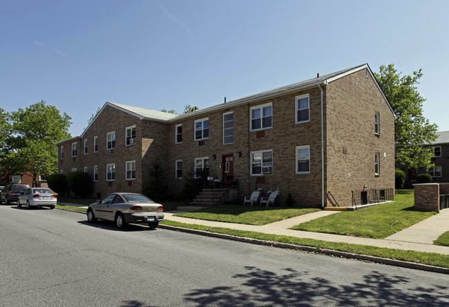 Hunter's Ridge Apartments in Staten Island, NY - Building Photo - Building Photo