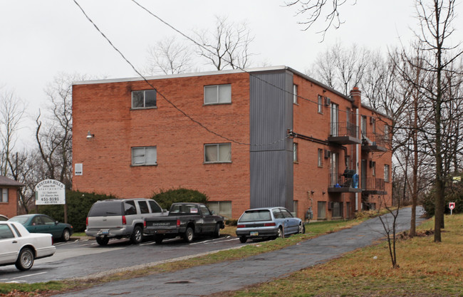 Elbron Host LLC in Cincinnati, OH - Foto de edificio - Building Photo
