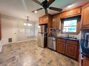 1203 S Pine St in Grapevine, TX - Foto de edificio - Building Photo