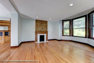 915-919 Pleasant St in Oak Park, IL - Building Photo - Interior Photo