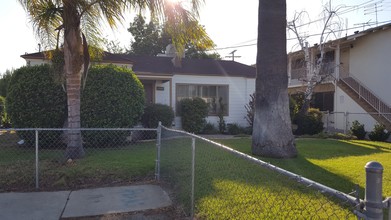 7105-7117 1/2 Hazeltine Ave in Van Nuys, CA - Building Photo - Building Photo