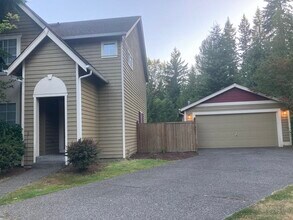 22303 NE 101st Pl in Redmond, WA - Foto de edificio - Building Photo