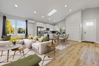 Modern Hillsboro apartment 2 blocks from O in Hillsboro, OR - Building Photo - Building Photo
