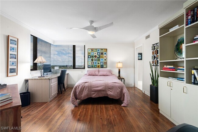 property at 5555 Heron Point Dr