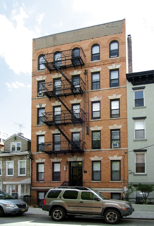 335 Park Ave in Hoboken, NJ - Building Photo