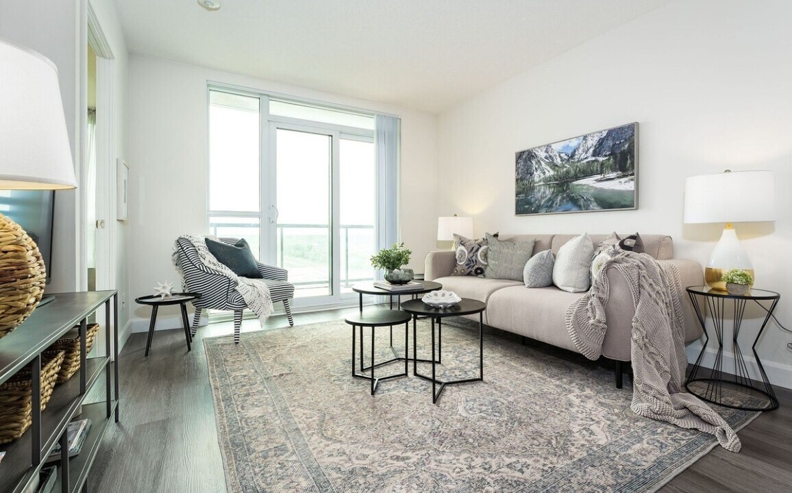 8 Trent Av in Toronto, ON - Building Photo