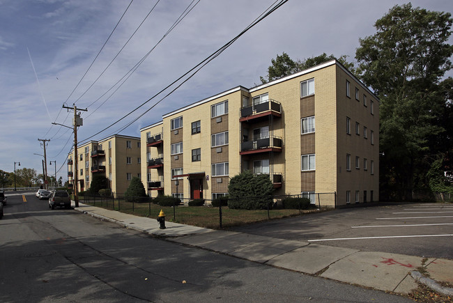 10 Thorn in Mattapan, MA - Foto de edificio - Building Photo