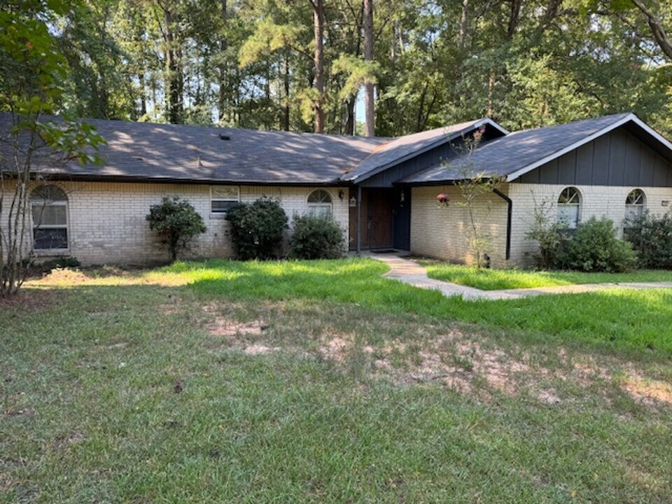 610 Pine Cone Dr in Haughton, LA - Building Photo