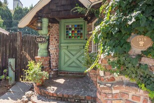 2624 E 8th St in Long Beach, CA - Building Photo