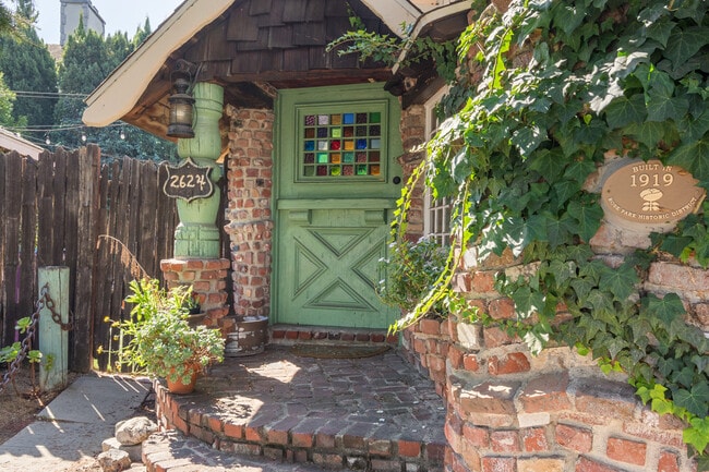 property at 2624 E 8th St