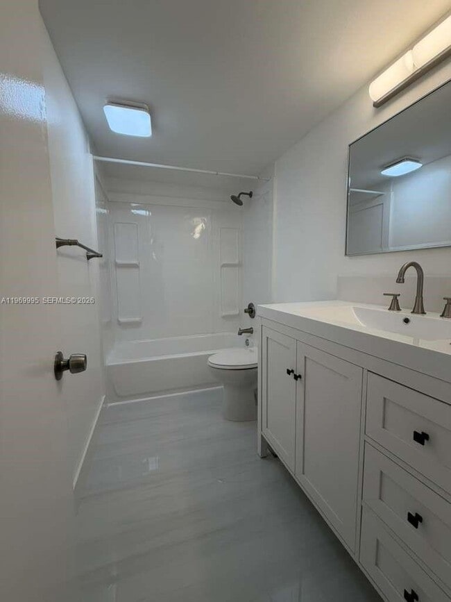 301 SE 3rd St in Dania Beach, FL - Building Photo - Building Photo