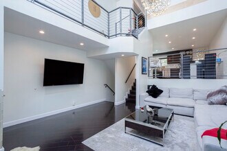 5456 Hermitage Ave in Valley Village, CA - Foto de edificio - Building Photo