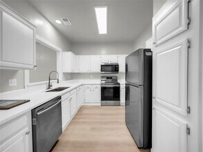 14277 Preston Rd in Dallas, TX - Foto de edificio - Building Photo