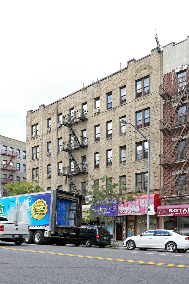 110 Nagle Ave in New York, NY - Foto de edificio - Building Photo