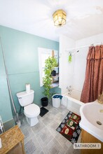 2410 Flushing Rd in Flint, MI - Building Photo - Building Photo