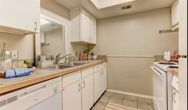 3121 Johnston St, Unit 235 in Lafayette, LA - Building Photo - Building Photo