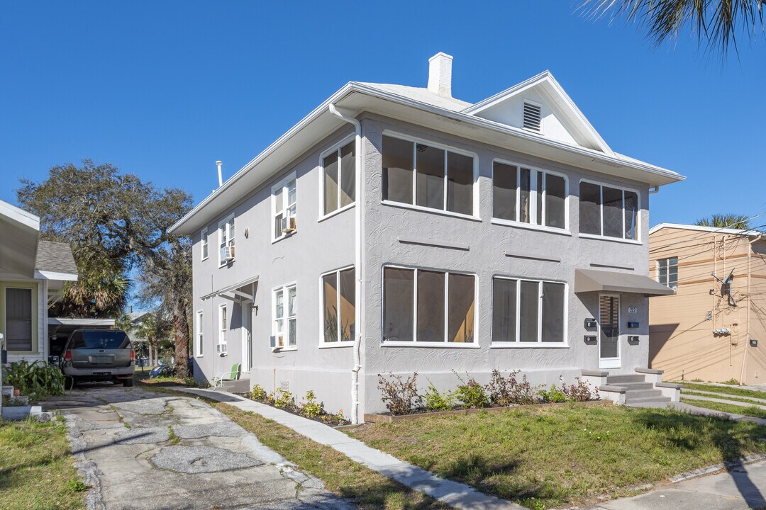 212 S Oleander Ave in Daytona Beach, FL - Foto de edificio