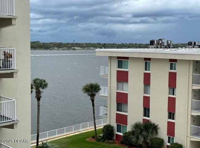 2711 N Halifax Ave in Daytona Beach, FL - Building Photo - Building Photo