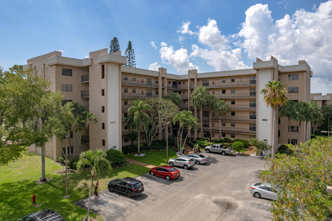 Lucerne Pointe in Lake Worth, FL - Building Photo - Building Photo