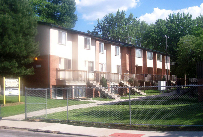 Rosa Parks Apartments in Columbus, OH - Foto de edificio - Building Photo