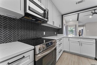 15631 Shenandoah Square Ave in Baton Rouge, LA - Building Photo - Building Photo