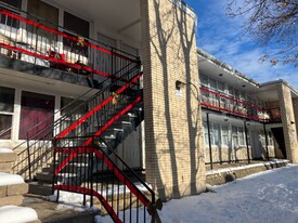 2040 W Hood Ave in Chicago, IL - Building Photo