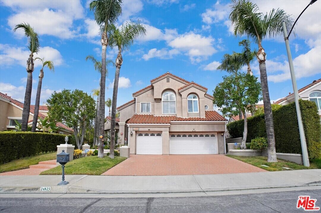 24823 Alexandra Ct in Calabasas, CA - Building Photo