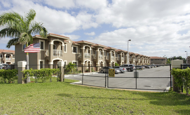 Jeannie Townhomes in Hialeah, FL - Foto de edificio - Building Photo