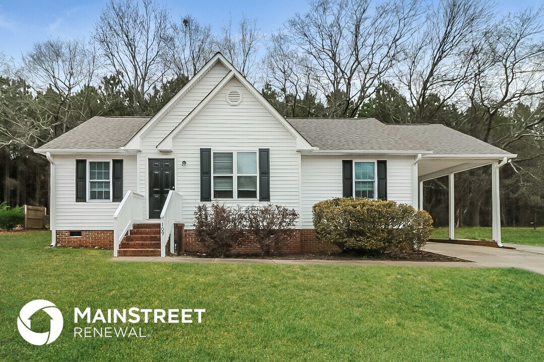 109 Oak Park Dr in Benson, NC - Building Photo