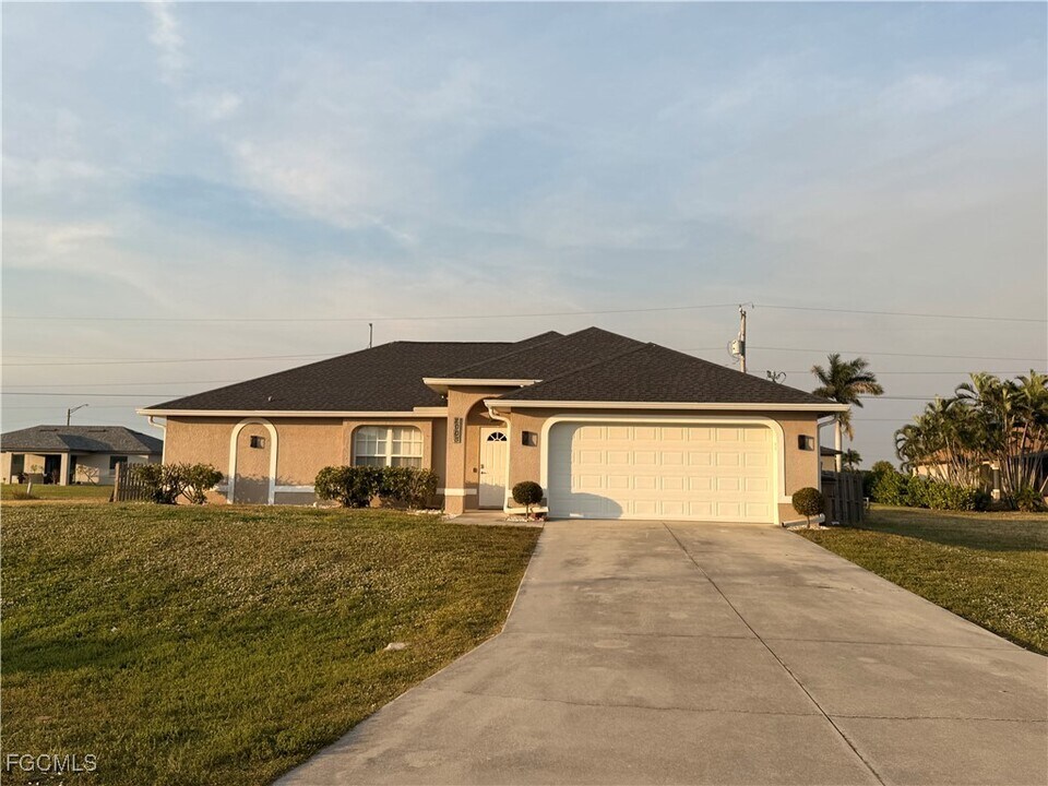 2003 NW 7th Terrace in Cape Coral, FL - Building Photo