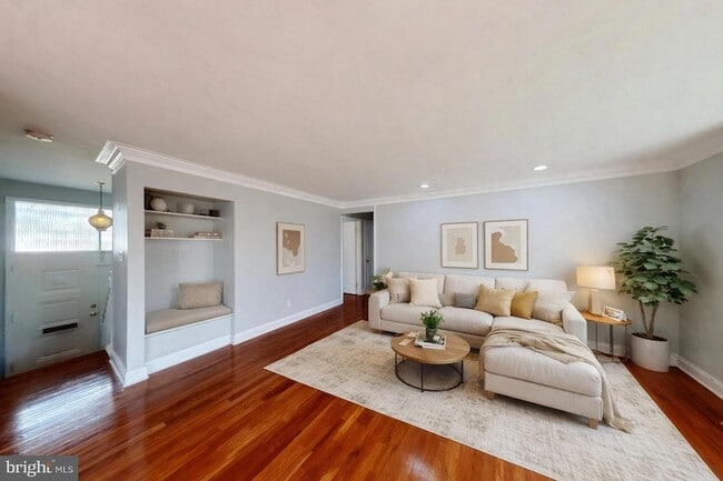 1012 Loxford Terrace in Silver Spring, MD - Building Photo - Building Photo