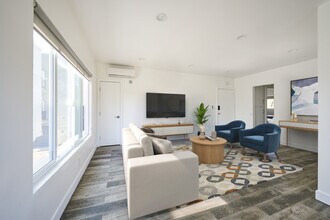 1333 W. 36th Pl. in Los Angeles, CA - Building Photo - Building Photo