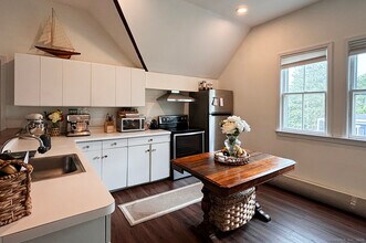 80 Spruce St in Fairfield, CT - Building Photo - Building Photo