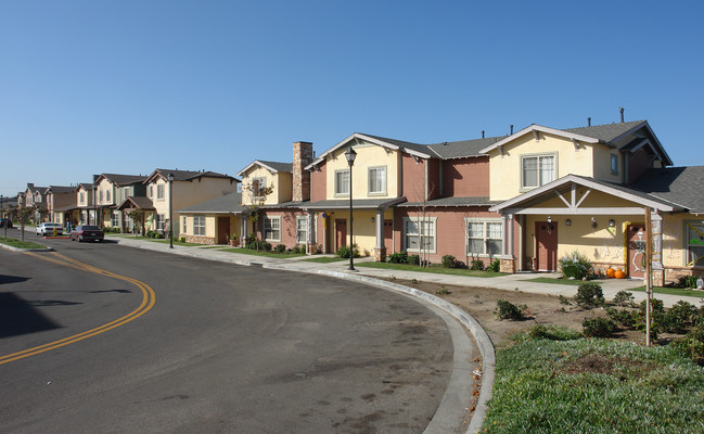 Villa Madera in Oxnard, CA - Building Photo - Building Photo