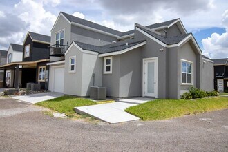 5315 N Crown Point in Pharr, TX - Building Photo - Building Photo