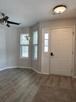 701 Mews Dr in Sellersville, PA - Building Photo