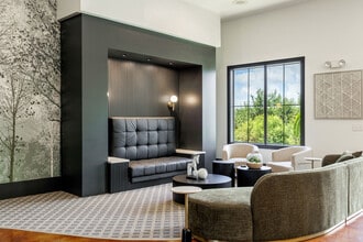 Lantana Hills in Austin, TX - Foto de edificio - Building Photo