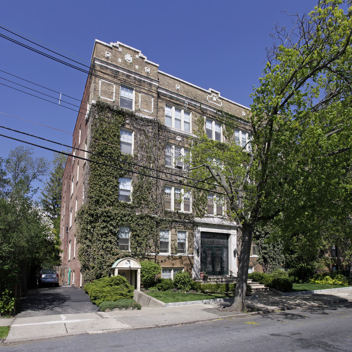 31 Trinity Pl in Montclair, NJ - Building Photo