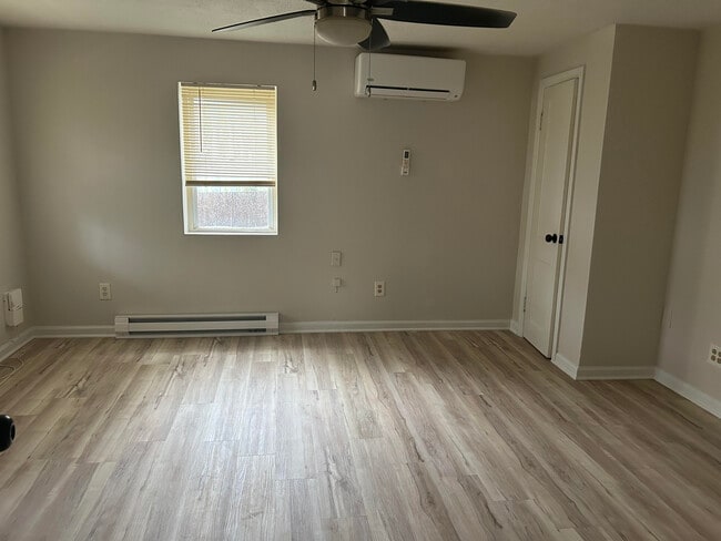 854 W Washington St, Unit 3 in Charles Town, WV - Building Photo - Building Photo