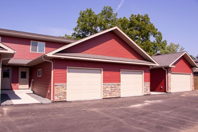 2438 Tony Ct in Eau Claire, WI - Building Photo - Building Photo