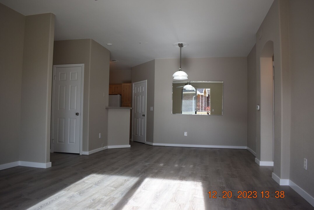 1692 W Canal Cir in Littleton, CO - Building Photo