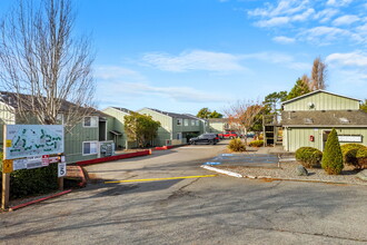 Meadowbrook Apartments in Arcata, CA - Building Photo - Building Photo