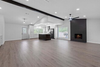 5113 Loyola Ln in Austin, TX - Building Photo - Building Photo