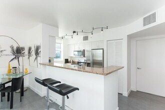 90 Alton Rd, Unit 1502 in Miami Beach, FL - Building Photo - Building Photo