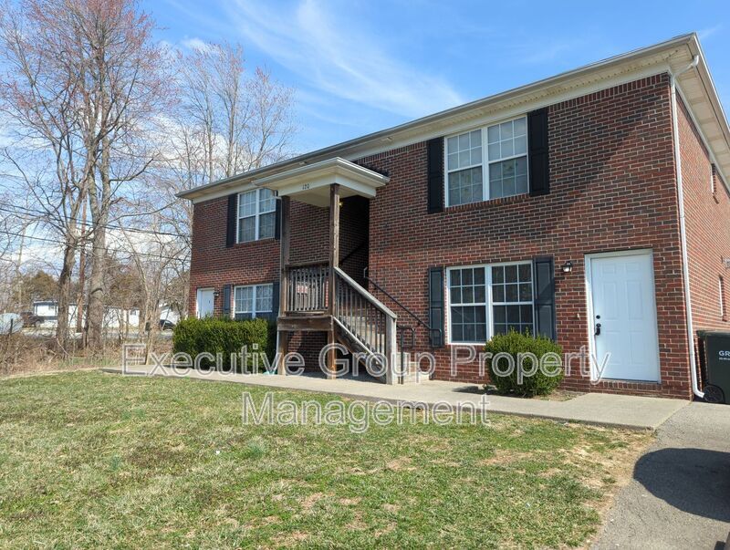 120 Hurstfield Dr in Radcliff, KY - Building Photo