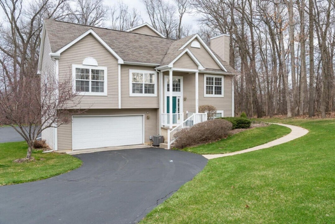 6258 Quail Run Dr in Kalamazoo, MI - Foto de edificio