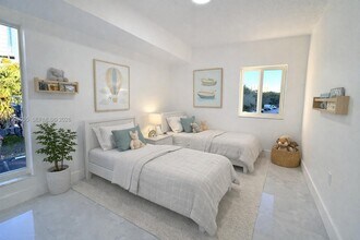 9159 SW 77th Ave in Miami, FL - Foto de edificio - Building Photo