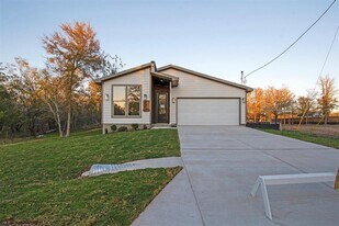 336 Nene Ln in Bastrop, TX - Building Photo