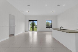 19447 SW 124th Ct in Miami, FL - Building Photo - Building Photo